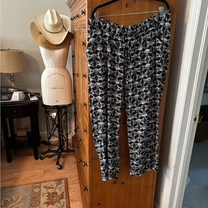 Old Navy Black and White Cropped Ankle Pants